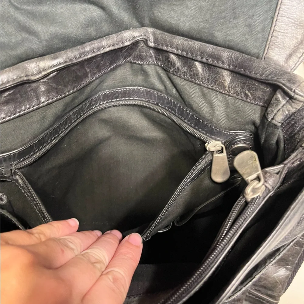 Fossil Brand large leather messenger bag